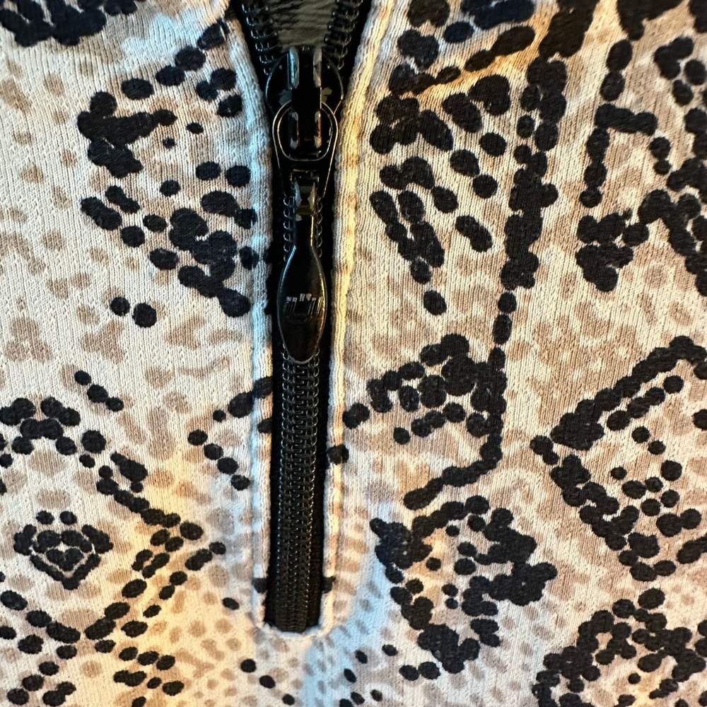 IBKUL Monochrome Patterned Top - Picture 4 of 6